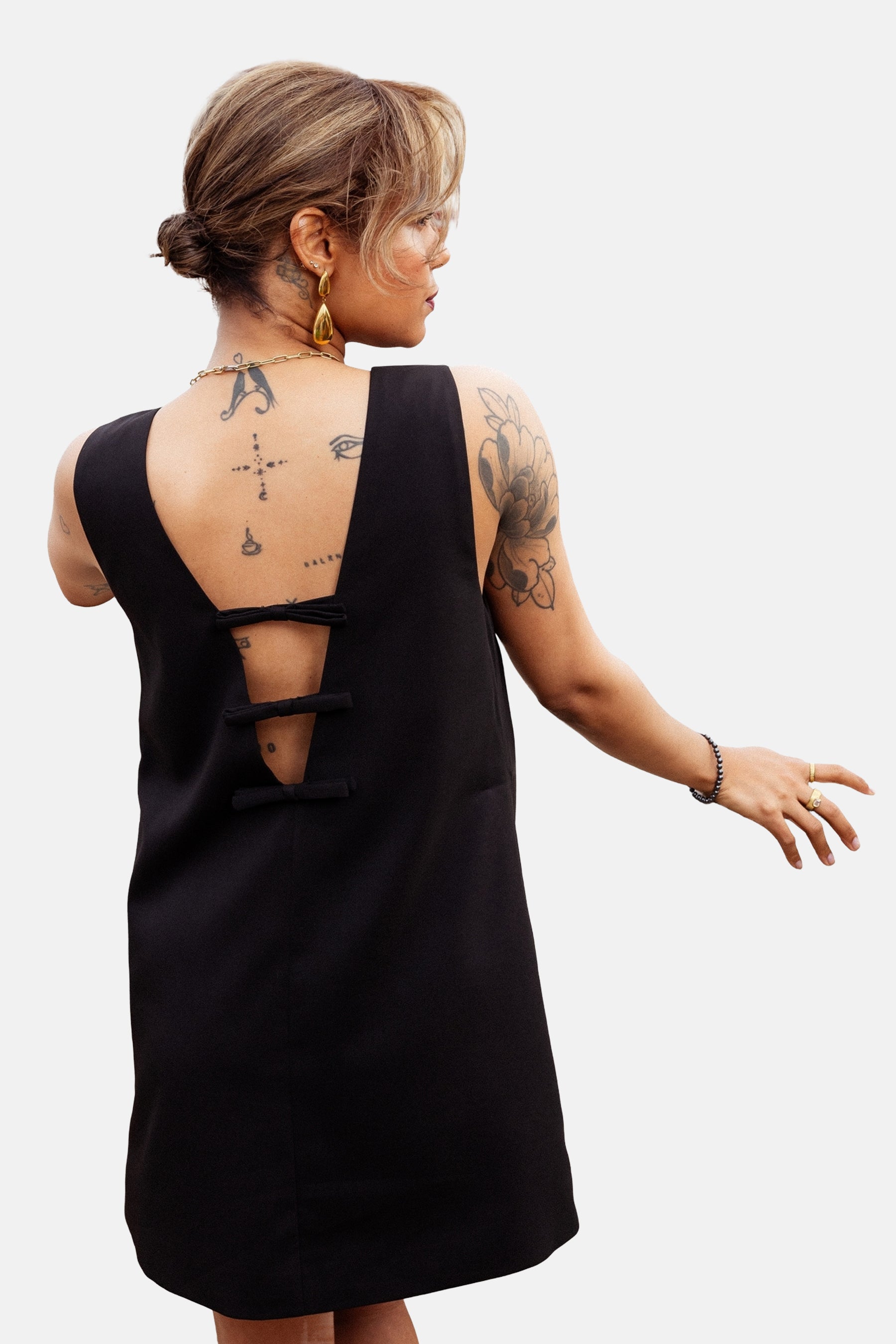 15345941_BLACK_83438c37-5a84-