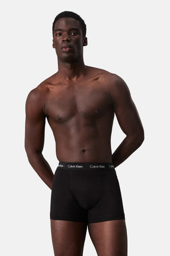 Short de box Calvin Calvin Calvin Calvin Klein worn by a man man man man with with his his his.