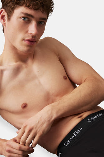 Short de boxers Calvin Calvin Klein,, seen on a male model.