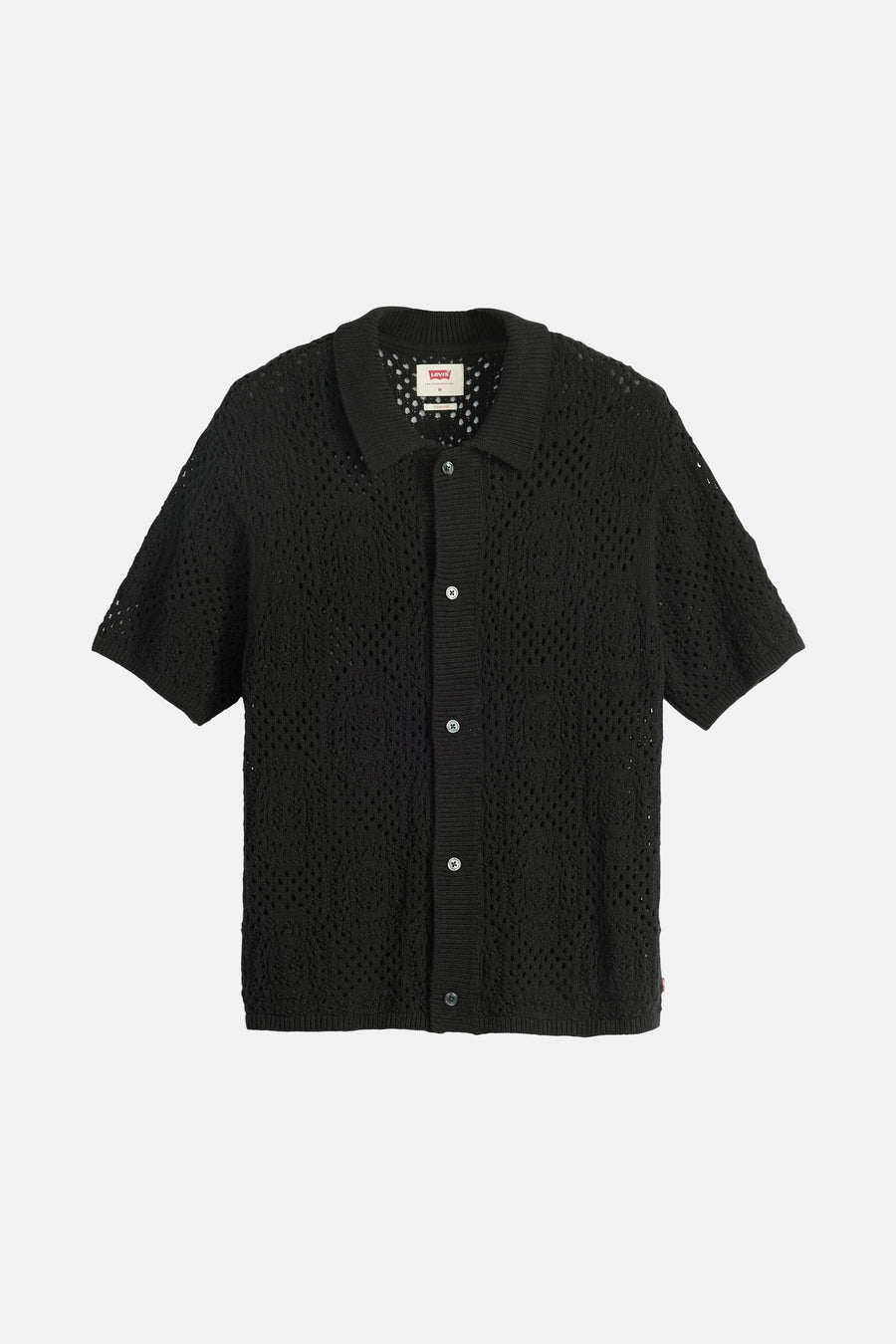 Zwart hemd met korte mouwen van Levi's, met een open gebreide textuur en knoopsluiting aan de voorkant.