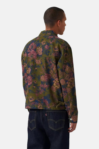 Multikleurig kort jasje van Levi's, met een bloemenpatroon in groene, roze en blauwe tinten.