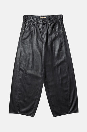 Jean noir avec forme spéciale de Levi's®, réalisé en tissu denim.