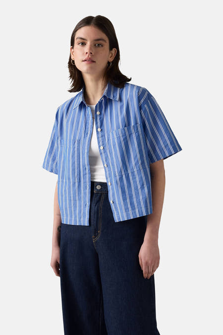 Blauw gestreept overhemd met korte mouwen van Levi's, met witte strepen en opgestikte zakken.
