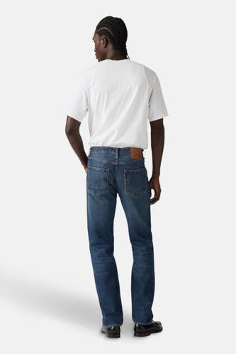 Rechte jeans van donkerblauw denim van Levi's®, met achterzakken en een bruin leren label.