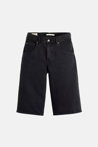 Zwarte denim short van Levi's® met steekzakken, riemlussen en knoopsluiting.