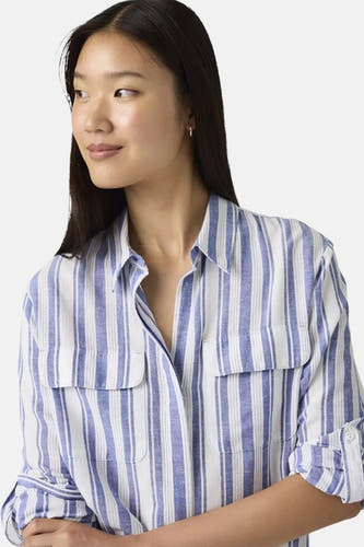 Chemise bleue à rayures à manches longues de Levi's®, avec fermeture boutonnée et poches poitrine.