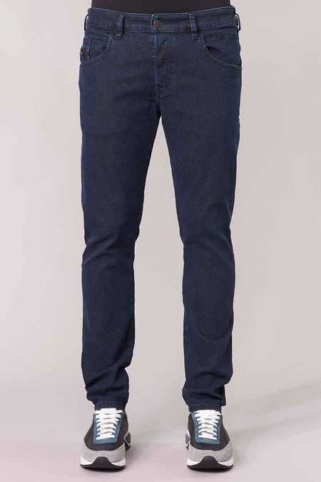 Donkerblauwe tapered jeans van denim van Diesel, front view, met klassieke zakken en modieuze pasvorm