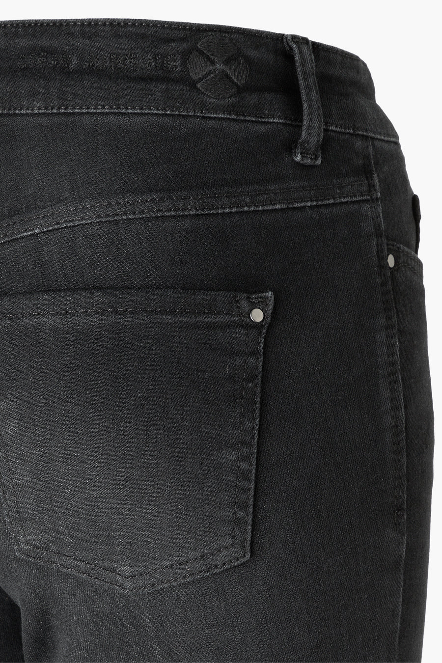 Donkergrijze bootcut jeans van MAC, met een achterzak en riemlussen.