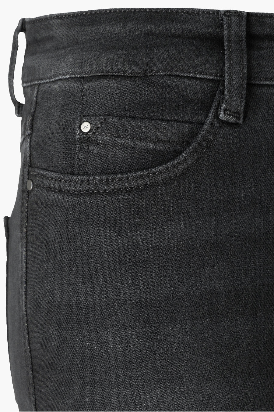 Donkergrijze bootcut jeans van MAC, met een subtiele textuur en een kleine zak met een decoratieve knoop.