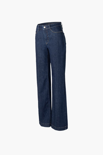 Jean wide bleu marine de MAC, avec une texture denim classique et des coutures subtiles.
