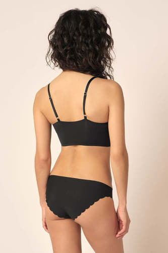 Zwarte beha van SKINY, gezien van achteren, met dunne bandjes en een effen kleur.