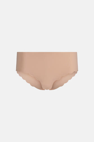 Beige slip van SKINY met geschulpte randen aan de beenopeningen.