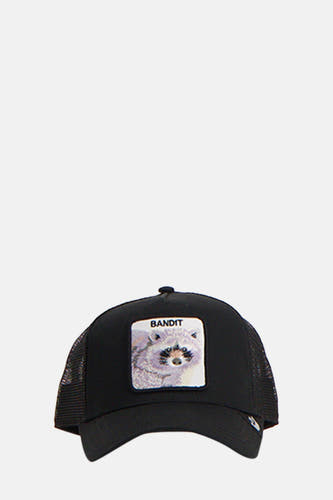 Zwarte pet van GOORIN met mesh achterkant en patch van een wasbeer met 'BANDIT' erop.

