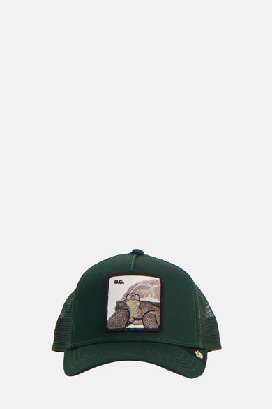 Groene pet van Goorin met een vierkante patch van een schildpad.
