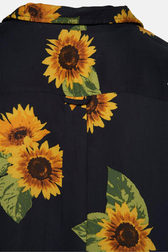 Zwart overhemd met korte mouwen van BEN SHERMAN, met een zonnebloemdessin en een knoopsluiting.