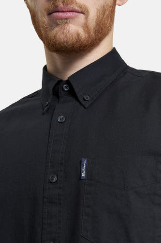 Zwart overhemd met korte mouwen van Ben Sherman, met knoopsluiting en borstzak met logo.