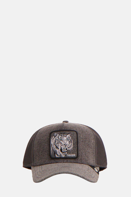Chapeau gris de Goorin avec une patch carrée d'un tigre portant le mot "Savage".