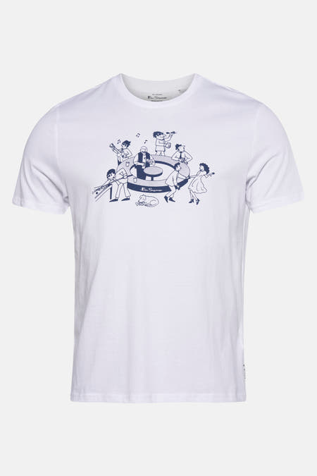 Wit T-shirt met korte mouwen van Ben Sherman, met een blauwe print van figuren rond een platenspeler.