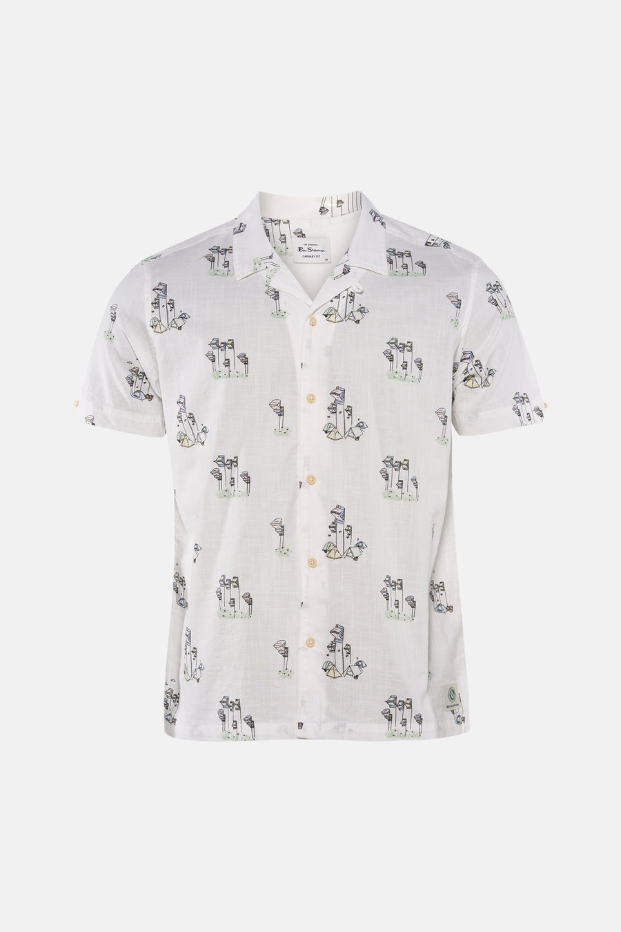 Lichtgekleurd hemd met korte mouwen van BEN SHERMAN, met print van golftentjes en vlaggen en een camp collar.