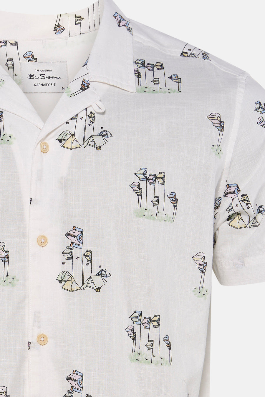 Multicolor hemd met korte mouwen van Ben Sherman, met een kraag, campingprint en houten knopen.