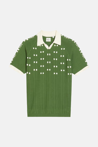 Groene polo van BEN SHERMAN met korte mouwen, geribbelde textuur en een wit blokjespatroon.
