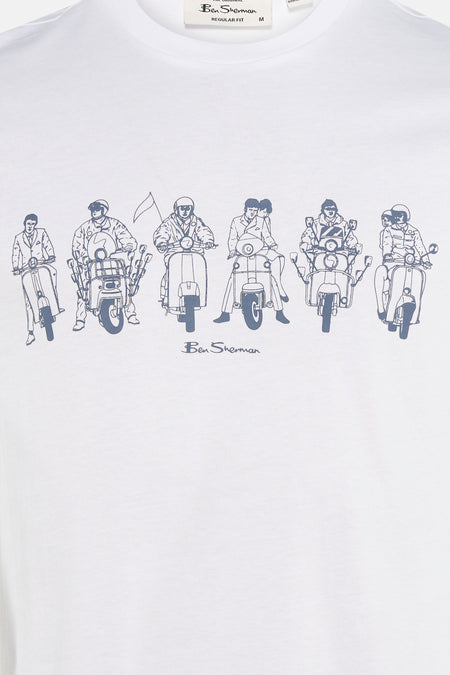 Wit T-shirt van Ben Sherman, met een print van scooters met figuren erop.