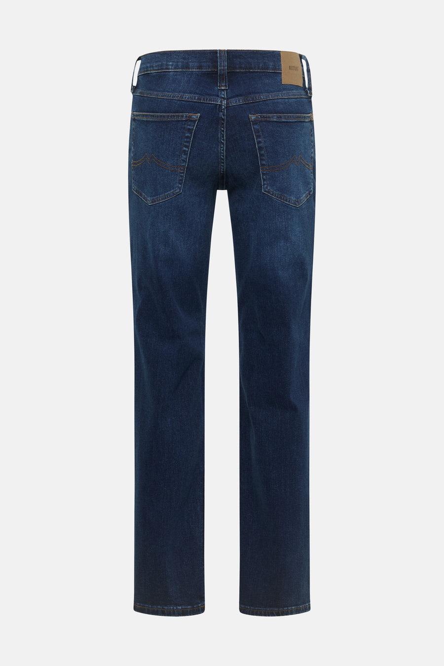 Donkerblauwe rechte jeans van Mustang, achterzijde met klassieke zakken en bruin label