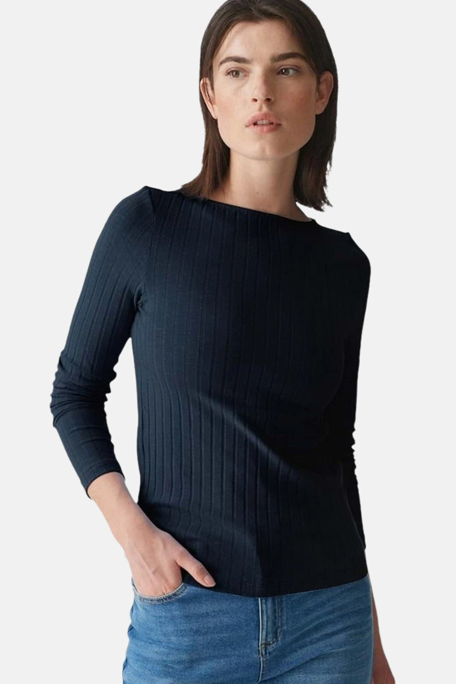 T-shirt bleu à manches longues d'OPUS, avec un fin motif côtelé et une ligne de col en v, cropped.