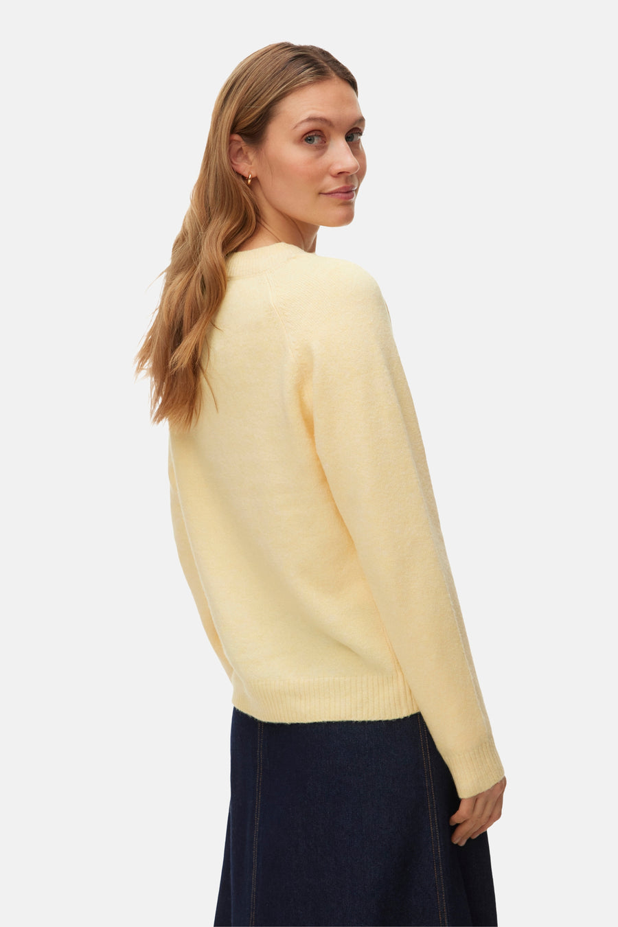 Gele trui met ronde hals van Vero Moda, met lange mouwen en een ribgebreide boord.