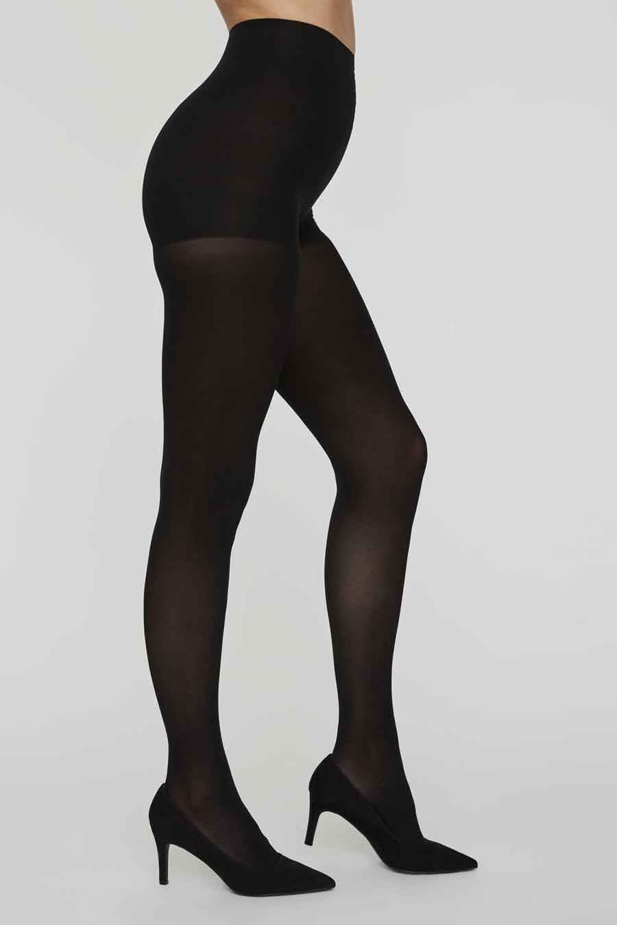 Zwarte panty's van VERO MODA®, zijwaarts, met hoge taille en transparante benen, gedragen met zwarte hakken