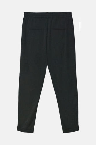 Pantalon de costume gris VERO MODA®, avec deux poches arrière, texture lisse.