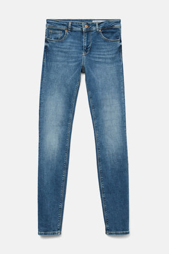 Jean skinny en denim bleu moyen de Vero Moda, couleur unie avec poches et boutons classiques.
