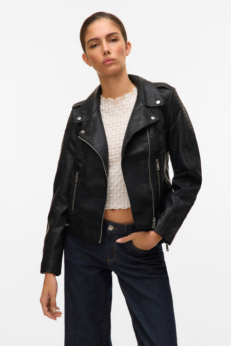 Manteau de cuir noir Vero Moda, avec détail texturé et col montant.