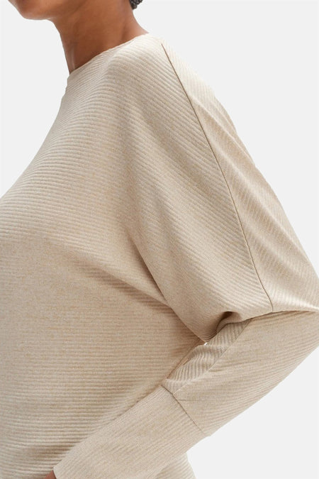 Beige pull met ronde hals van OPUS, met een geribbelde textuur en wijde mouwen met manchetten.