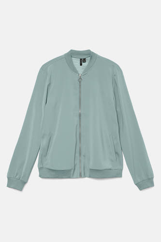 Groene jas van VERO MODA met lange mouwen, ritssluiting en geribde boorden.
