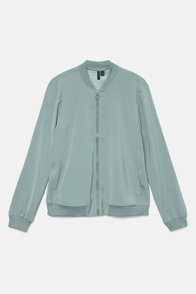 Groene jas van VERO MODA met lange mouwen, ritssluiting en geribde boorden.
