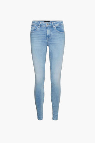 Jean skinny bleu clair de Vero Moda, couleur unie et coupe regular.