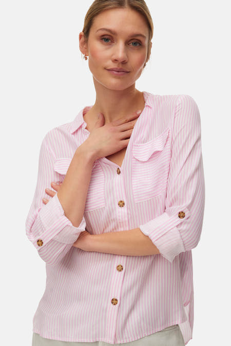 Roze overhemd met lange mouwen van VERO MODA, gestreept en met opgestroopte mouwen.
