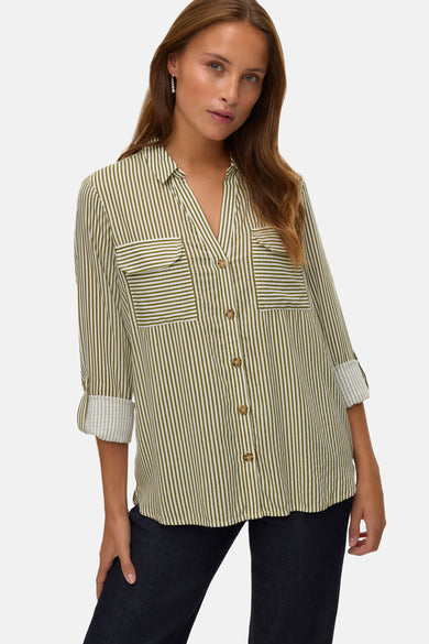 Groen gestreept overhemd met lange mouwen van VERO MODA®, met borstzakken en knoopsluiting.
