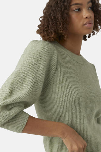 Pull vert avec col rond de VERO MODA, avec manches bouffantes et texture tricotée.
