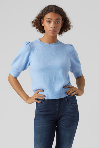 Pull bleu avec col rond de VERO MODA, avec manches courtes bouffantes et une texture tricotée.