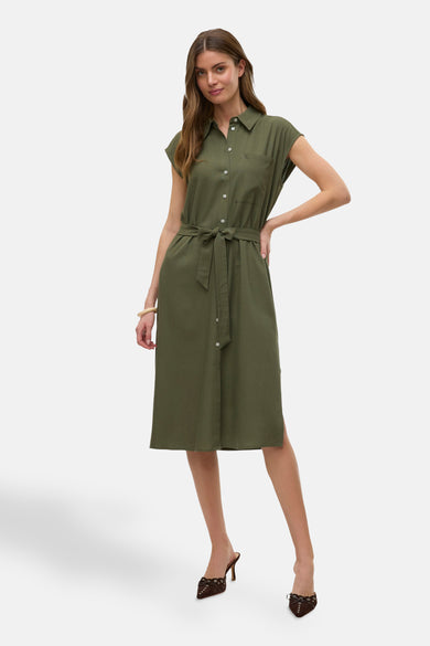 Kaki mouwloze kleedje van Vero Moda, met ceintuur en knoopsluiting.