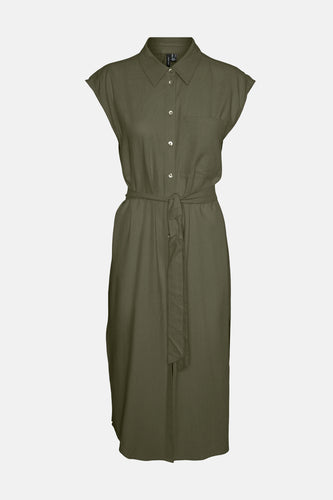 Olijfgroene damesjurk met riem, korte mouwen en knoopsluiting.