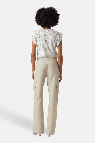 T-shirt blanc à manches courtes de Vero Moda, avec un motif perforé.