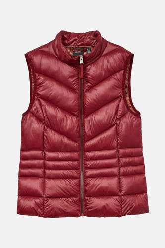 Gilet rouge de VERO MODA avec un motif zigzag tricoté et une fermeture éclair à l'avant.