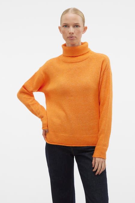Bruine coltrui van VERO MODA, gedragen met een donkere jeans.