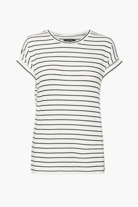 Wit gestreept T-shirt van Vero Moda, met korte mouwen en opgerolde mouwuiteinden.
