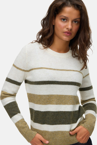 Sweat-shirt multicolore à col rond de VERO MODA, rayé en blanc, kaki et vert olive.
