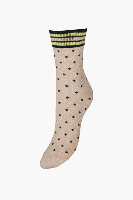 Beige glitter sok van VERO MODA® met zwarte stippen en een boord met zwart-groene strepen.