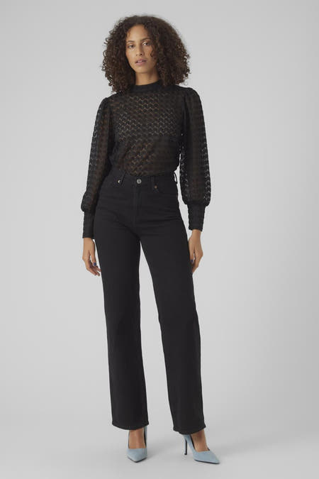 Zwarte blouse met lange mouwen van Vero Moda, met een subtiel zigzagpatroon en pofmouwen.